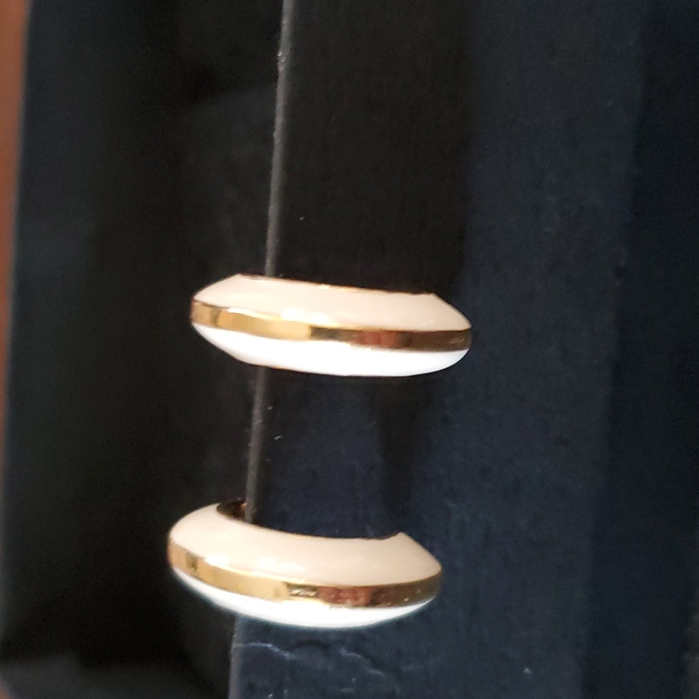VINTAGE TRIFARI GOLDTONE HOOP EARRINGS